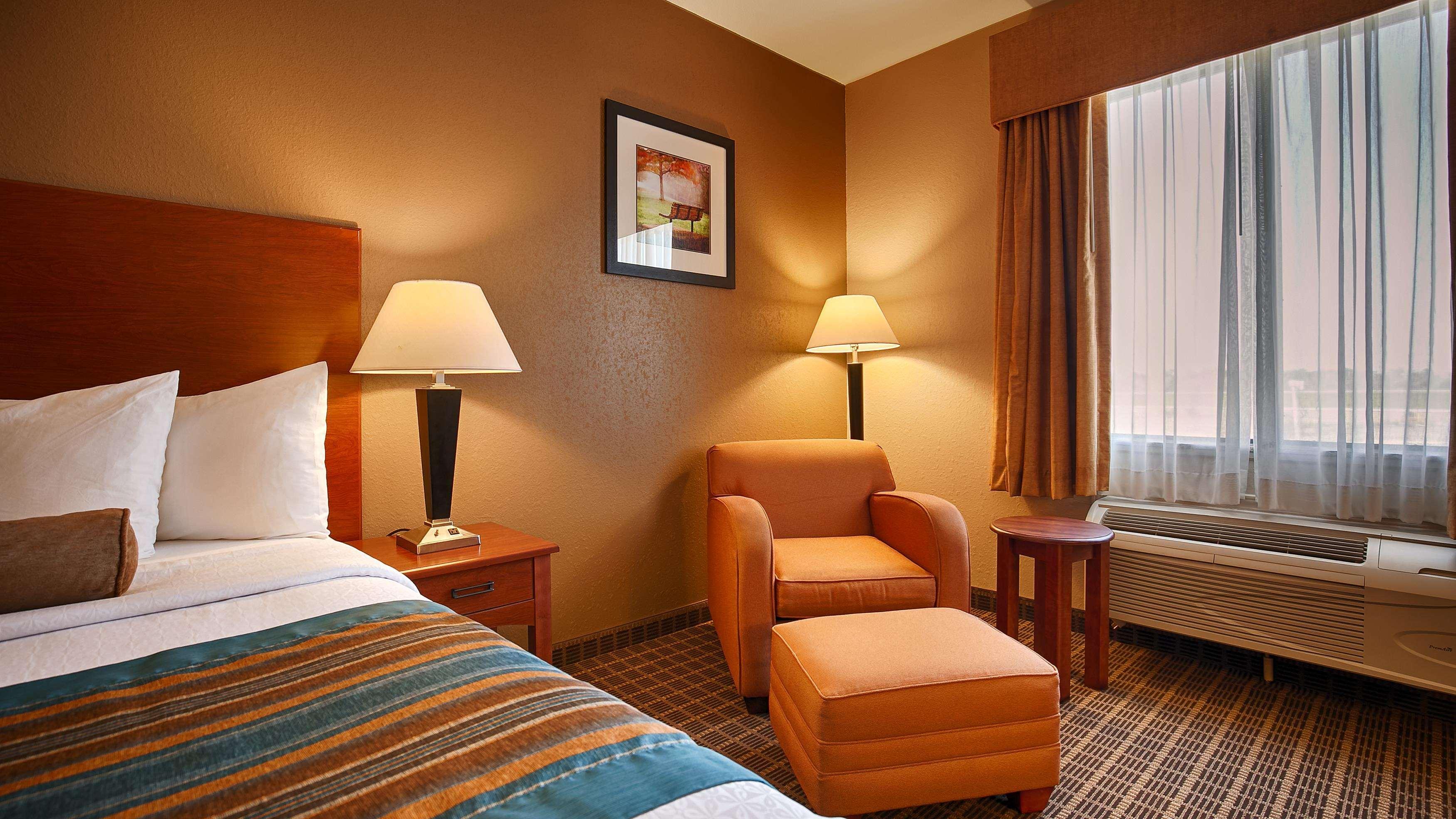 Best Western Orange Inn & Suites Eksteriør bilde