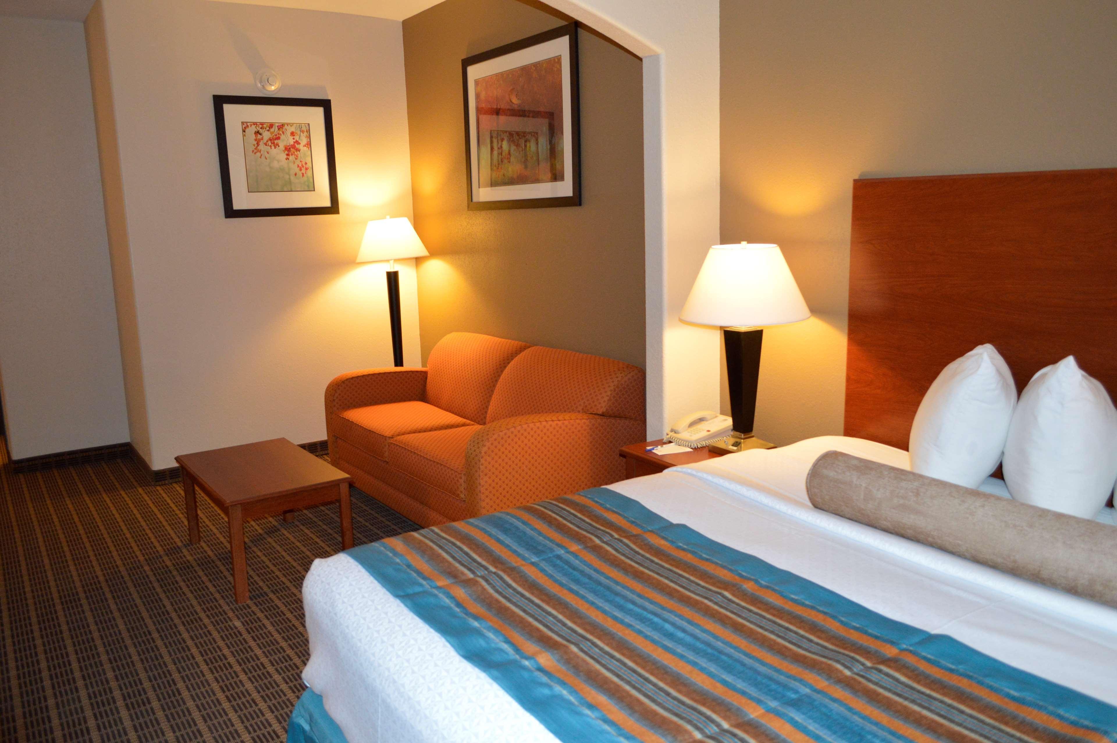 Best Western Orange Inn & Suites Eksteriør bilde
